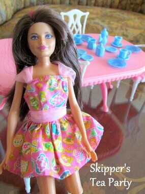 SKIPPER TEA PARTY DRESS & DISHES, ARTICULATED BARBIE SISTER w PINK HAIR STREAK